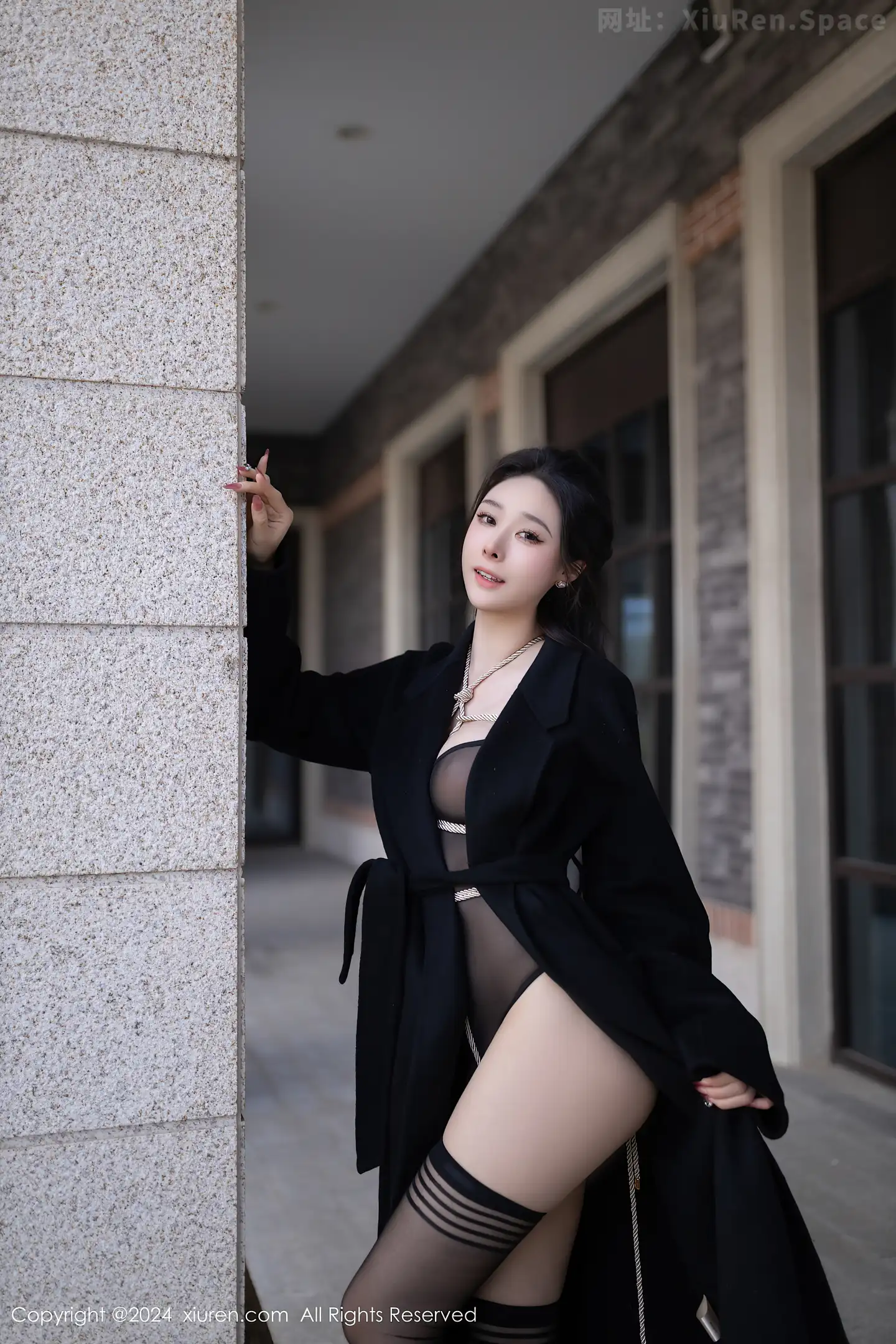 图片[4]-[XiuRen秀人网]VOL.8552 模特小逗逗性感黑色薄纱连体衣情趣捆绑秀惹火身材撩人诱惑写真80P-秀人网官方网站